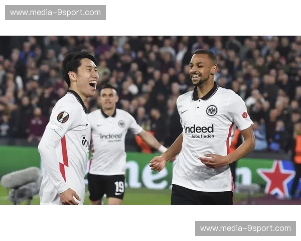 德甲狂欢:法兰克福对决不莱梅,一场属于灵魂与热血的绿茵盛宴 德甲狂欢:法兰克福对决不莱梅,一场属于灵魂与热血的绿茵盛宴